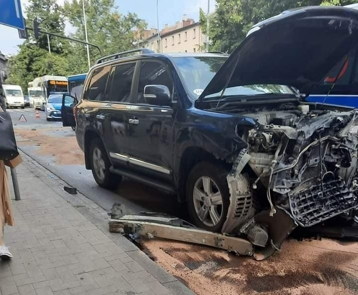 Kraków. Poważny wypadek na Alejach Trzech Wieszczów