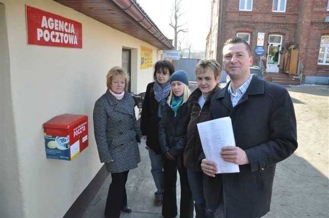 Mieszkańcy Budkwoic i pobliskich wsi nie chcę jeździć na pocztę do Murowa ani Opola. Dlatego chcą pomóc z znalezieniu najemcy agencji pocztowej.