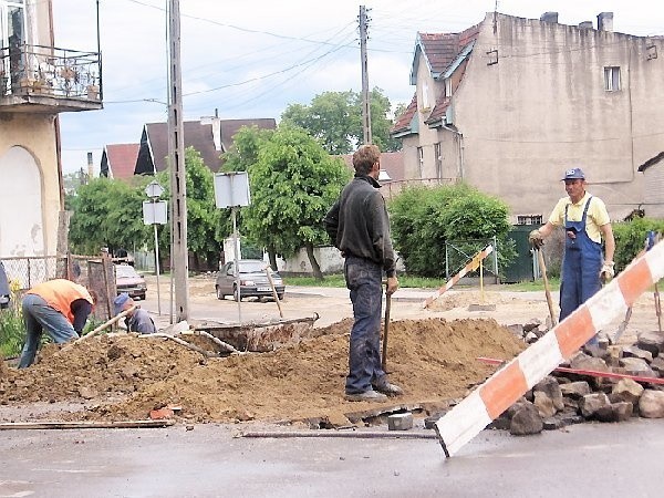 Ul. Dworcowa - pod koniec miesiąca po  dziurach nie będzie śladu