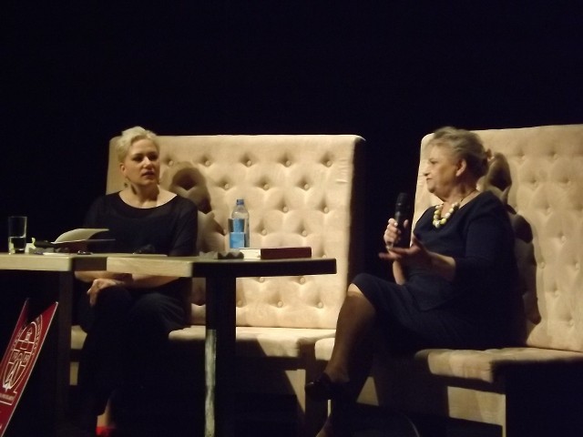 Magdalena Małecka-Wippich i Anna Seniuk podczas spotkania w Kieleckim Centrum Kultury. Obie panie rozbawiły publiczność.