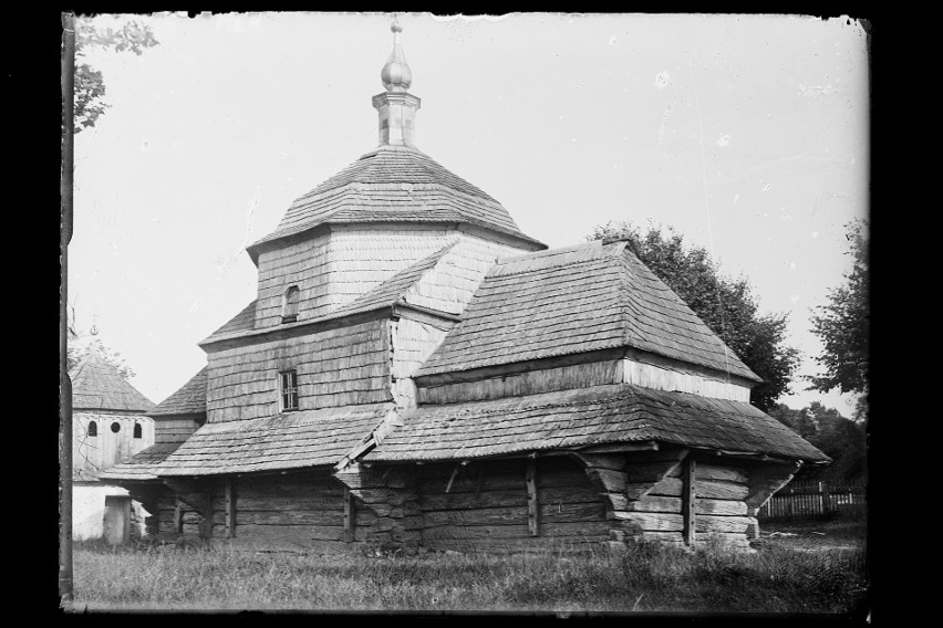 Drewniana cerkiew w Wysuczce na zdjęciu z 1912 roku