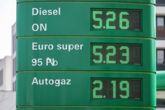 Coraz drożej na stacjach benzynowych w Małopolsce. Cena benzyny dogoniła  cenę oleju napędowego [ZDJĘCIA] | Dziennik Polski