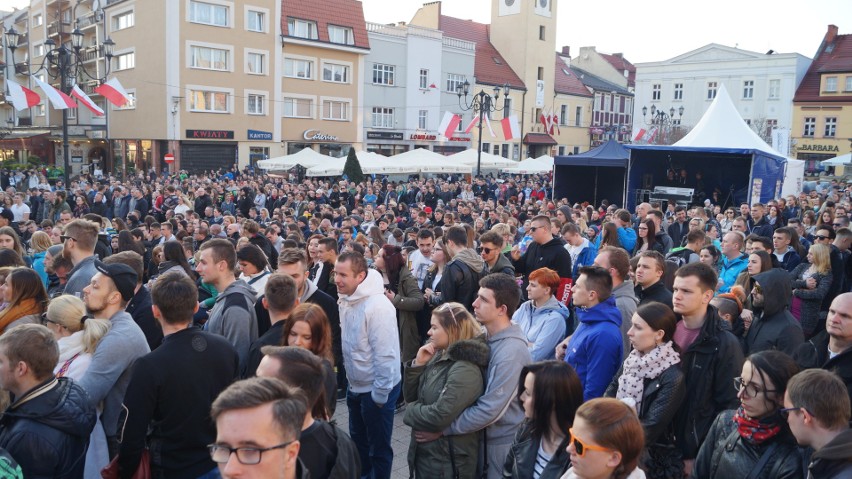 Rybnik oszalał! Dzikie tłumy na koncercie Miuosha i O.S.TR.