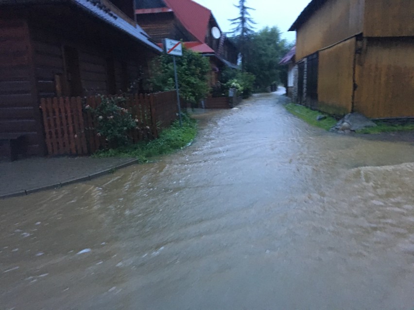 Spisz. Woda zalewa Czarną Górę. Wdarła się do góralskich domów [ZDJĘCIA]