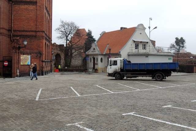 Parking na Przedzamczu przyjmie pierwszych kierowców