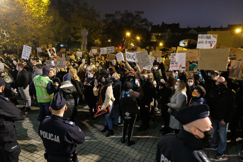 Protest przed Archikatedrą Chrystusa Króla. Policja użyła...