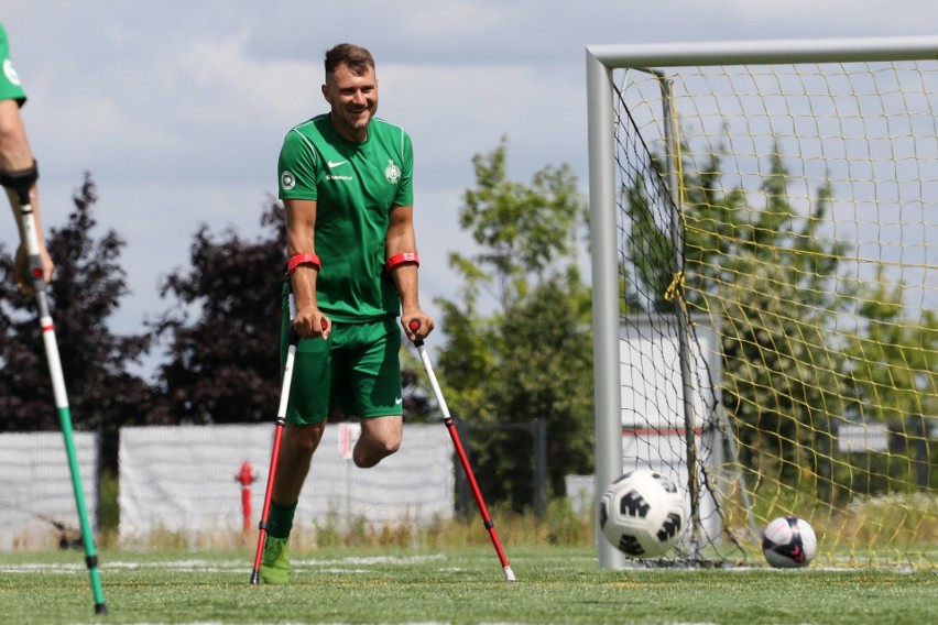 Marcin Oleksy na co dzień reprezentuje amp futbolową sekcję...