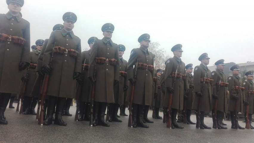 Nowy Sącz. Na setną rocznicę odzyskania Niepodległości Kompania Reprezentacyjna SG dostała nowe mundury i broń [ZDJĘCIA]
