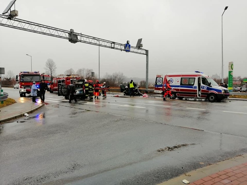 Poważny wpadek w Bieczu. Trzy osoby zostały ranne