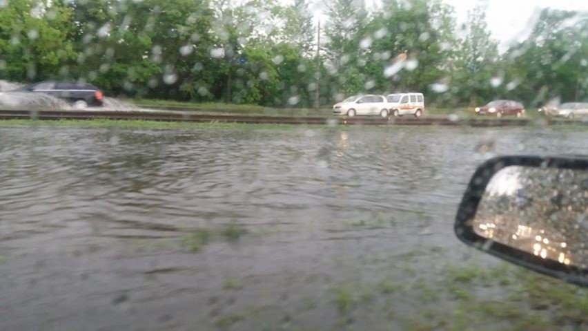 BURZA W ŁODZI! FILMY, ZDJĘCIA z zalanej deszczem Łodzi. ARCHIWALNE ZDJĘCIA