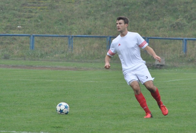 Bartosz Styczyński zdobył jedną z bramek dla Granatu, wykorzystując rzut karny.