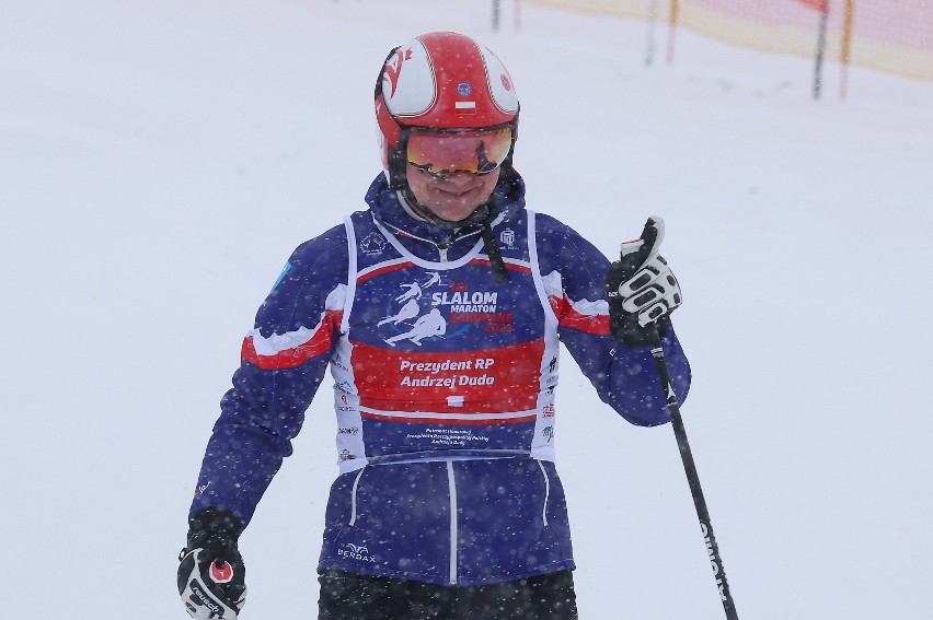 Andrzej Duda uwielbia jeździć na nartach, a stoki stara się...
