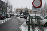 Miechowski radny chce szlabanu na urzędowym parkingu