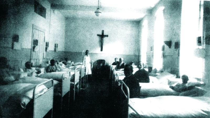 Sala chorych w dawnym szpitalu - zdjęcie z 1927 r.