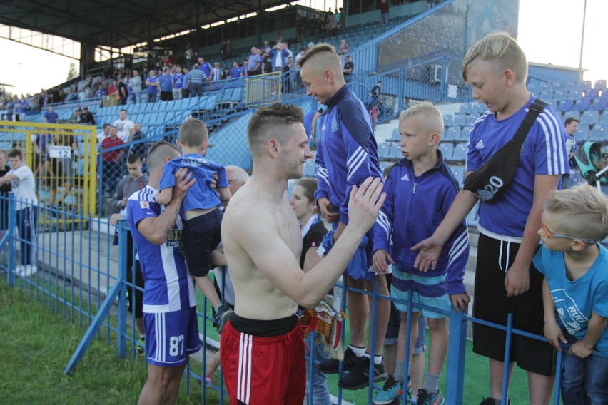 Ruch Chorzów - GKS Katowice 1:0. Tak cieszyli się kibice i piłkarze Niebieskich ZDJĘCIA