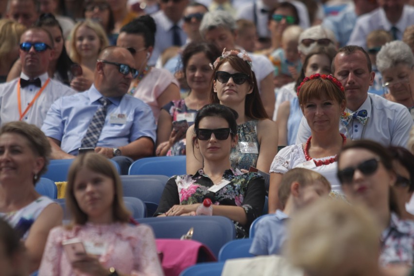 Kongres Świadków Jehowy w Chorzowie 3. DZIEŃ Rekordowa frekwencja. Ponad 30 tys. modliło się na Stadionie Śląskim