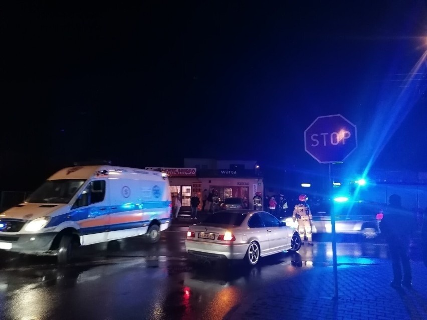 Wypadek w Tomaszowie Mazowieckim. Samochód uderzył w budynek