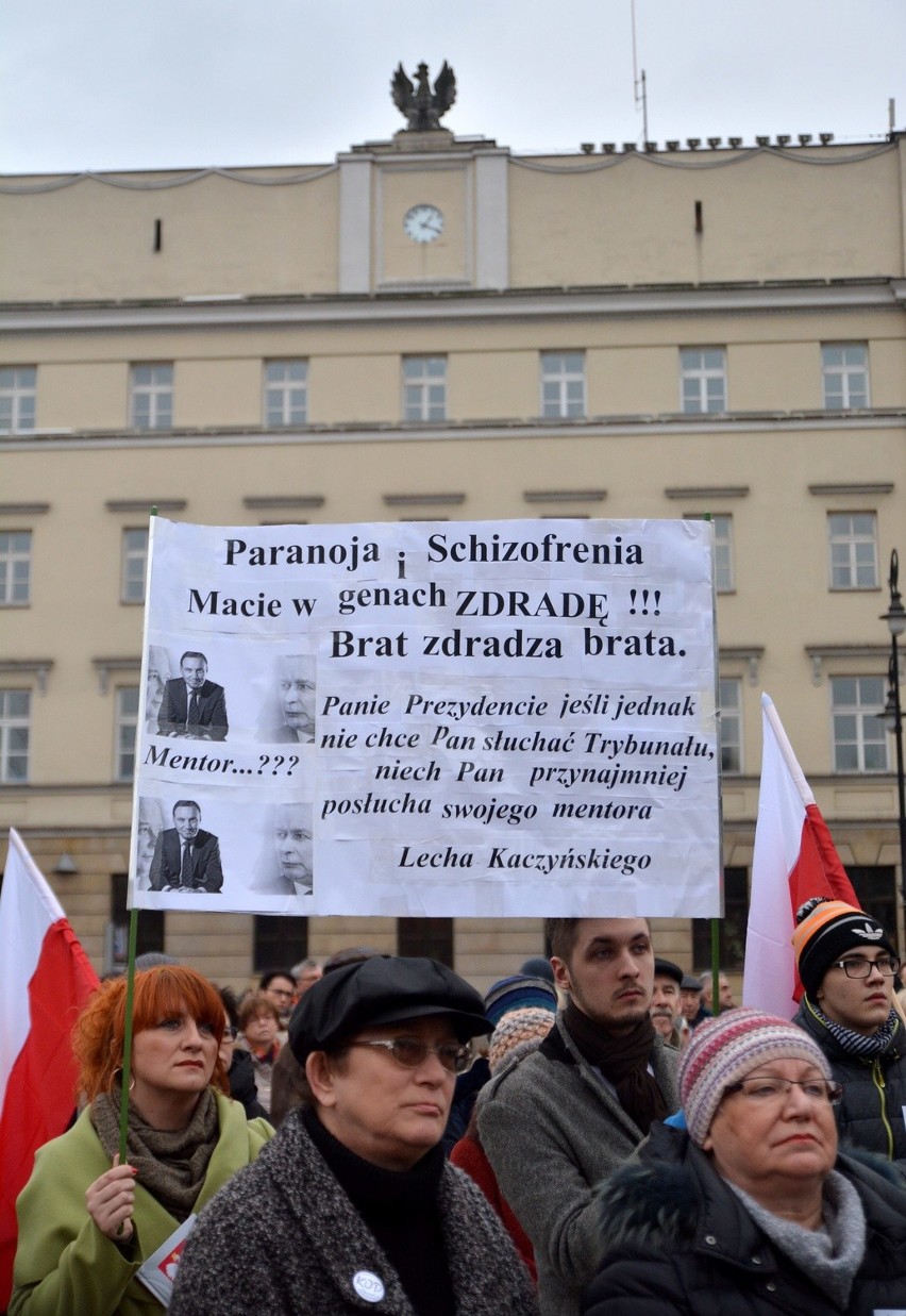 Komitet Obrony Demokracji manifestował w Lublinie. "Beata opublikuj!" [ZDJĘCIA, WIDEO]