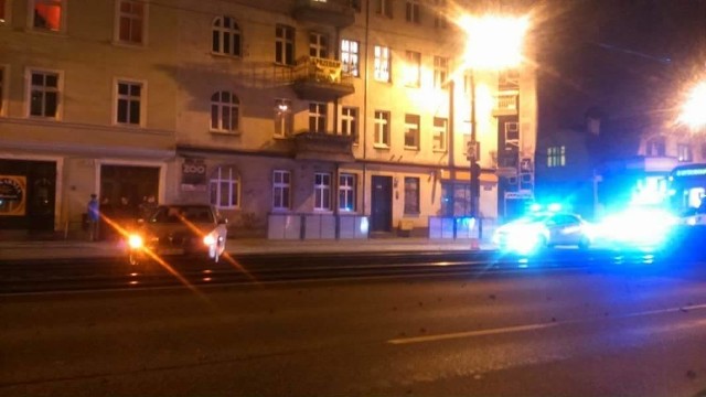 W poniedziałkowy wieczór samochód marki BMW z niewiadomych przyczyn wjechał na tory tramwajowe na ul. Jagiellońskiej w Bydgoszczy. Ruch tramwajowy był zablokowany.Kierowcy, uważajcie! We wtorek rano na drogach może być ślisko: