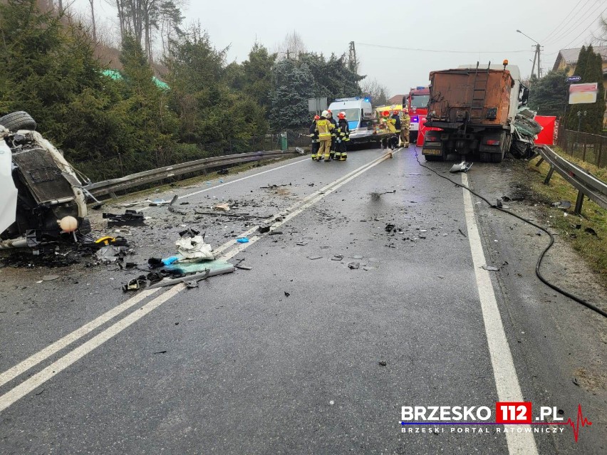 Śmiertelny wypadek w Czchowie. Zderzyły się dwa busy i ciężarówka ZDJĘCIA