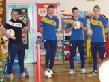 Tur Bielsk Podlaski. Piłkarze zostali świętymi Mikołajami i odwiedzili Przedszkole nr 3 (zdjęcia)