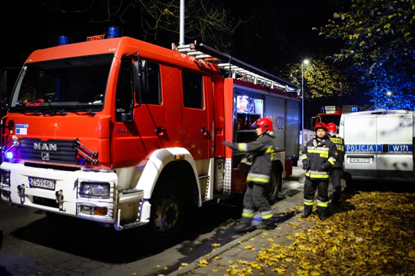 Szczecin: Zawalił się dach w dawnej przychodni przy Słowackiego [zdjęcia]