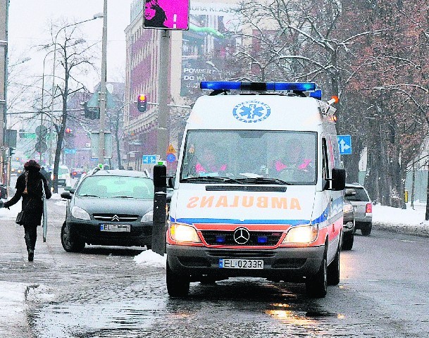 Karetki pogotowia wyjeżdżały wczoraj ponad 100 razy do osób z dolegliwościami układu krążenia i serca.