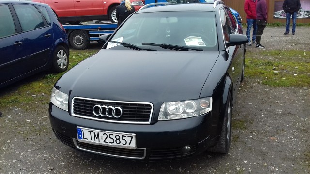 Audi A4 B6Pojemność silnika 1,9 l. TDI o mocy 131 KM. Rok produkcji 2004. Stan licznika 190 tys. km. Dodatkowe wyposażenie: Centralny zamek, poduszki powietrzne, radio, wspomaganie kierownicy, elektryczne szyby i lusterka, ABS. Cena: 14 500 zł.