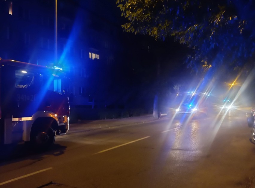 Pożar w Ostrołęce. Paliło się poddasze oficyny przy ul. Sienkiewicza. 18.08.2022 