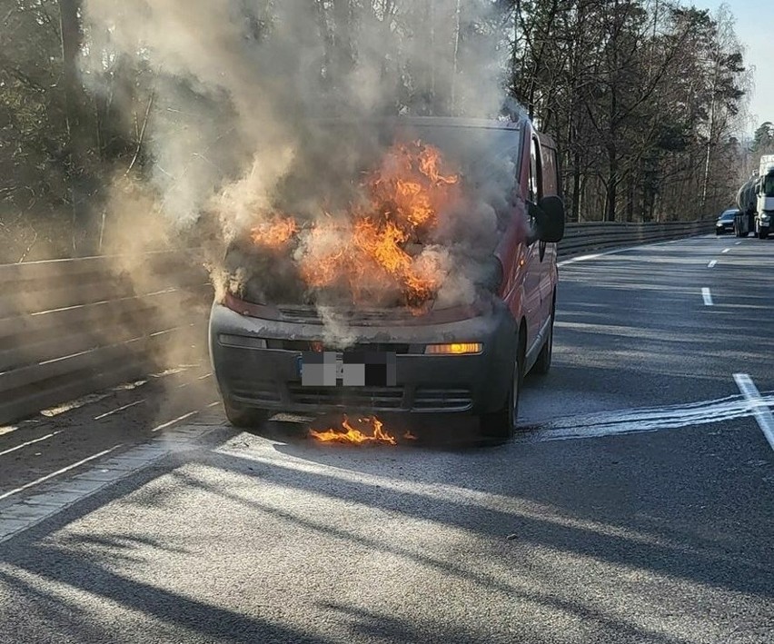 Pożar auta pod Kielcami