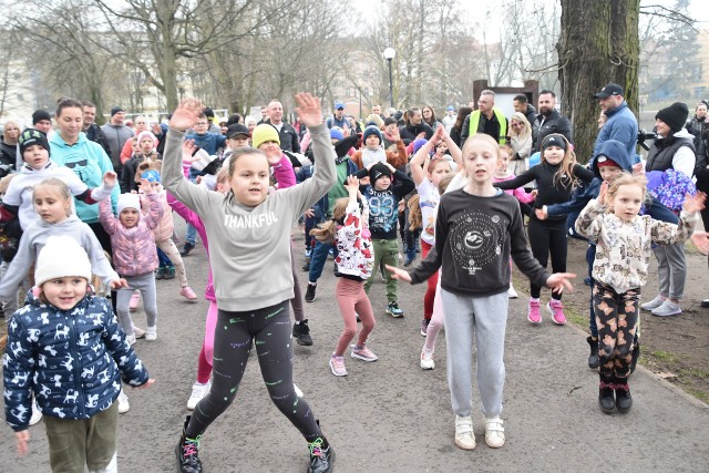 Na starcie sobotnich biegów w parku Róż stanęło w sumie około 200 osób.