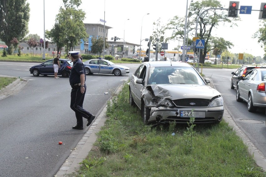 Wypadek na skrzyżowaniu Poprzecznej i Krzywoustego