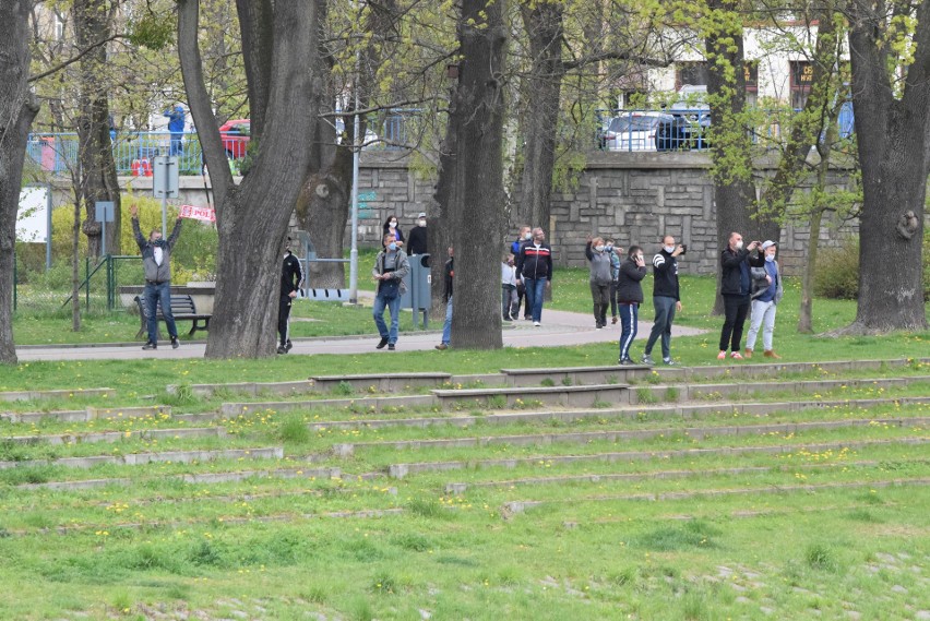 Protest w Cieszynie miał formę spaceru wzdłuż...
