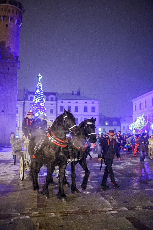 Tarnów . "Baśniowy Orszak" przemierzył miasto [ZDJĘCIA]