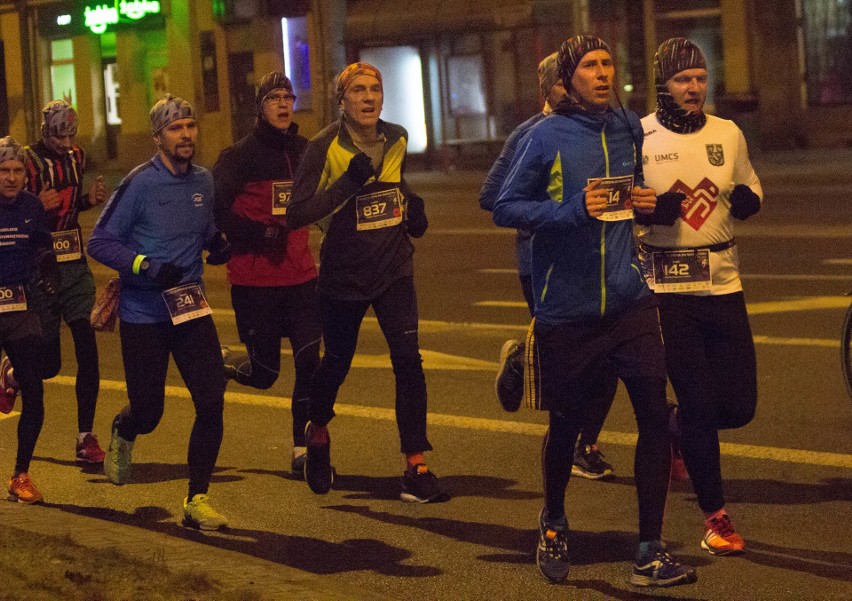 Trzecia Dycha do Maratonu 2018. Nocne marki biegowe w akcji (ZDJĘCIA, WIDEO)