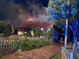Narew. Sześć zastępów gasiło pożar domu jednorodzinnego. Straty wynoszą ponad 200 tysięcy złotych [ZDJĘCIA]