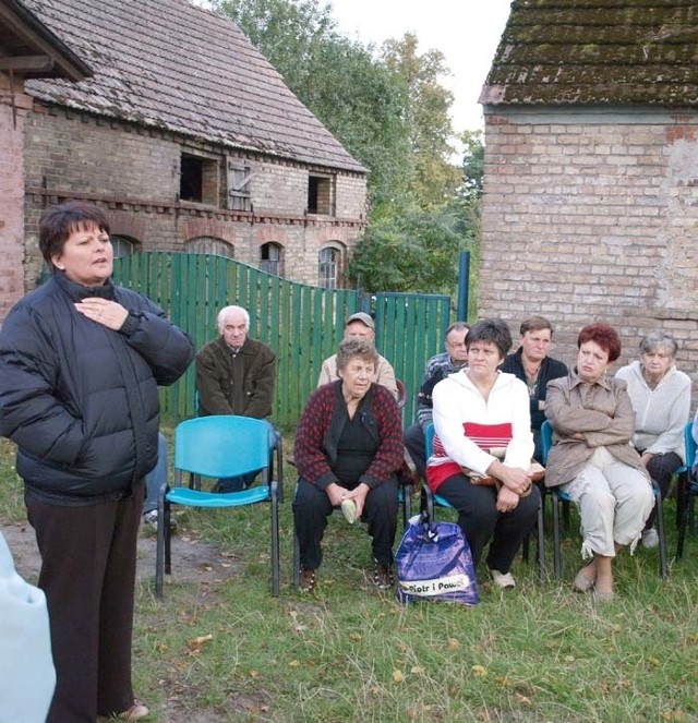 - Szkoda, że zabytek tej klasy popada w ruinę - zauważa Barbara Narolska