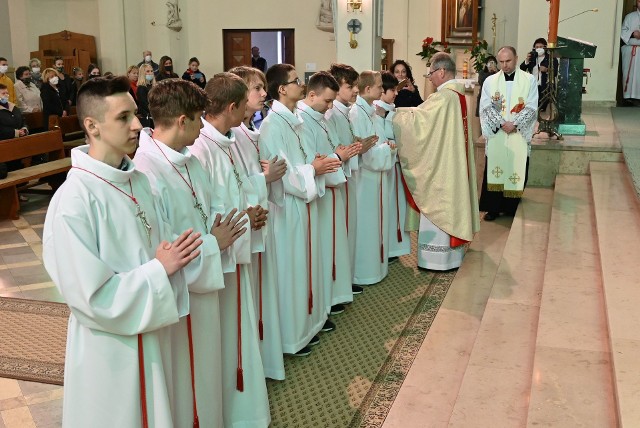 W uroczystość Wniebowstąpienia Pańskiego w parafii Świętej Jadwigi Królowej podczas uroczystej mszy świętej o godzinie 11 był obrzęd przyjęcia 9 ministrantów do grona lektorów. Obrzędowi przewodniczył ksiądz proboszcz Andrzej Kaszycki. Szczegóły na kolejnych slajdach