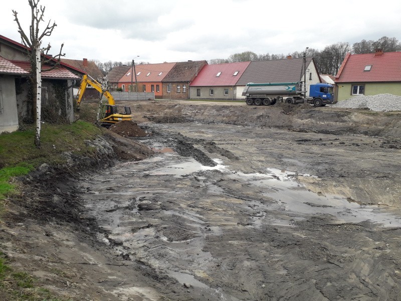 Trwa renowacja stawów w Szczańcu