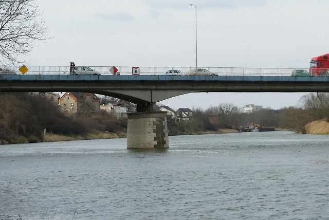 Do napaści doszło w rejonie krapkowickiego mostu nad Odrą.