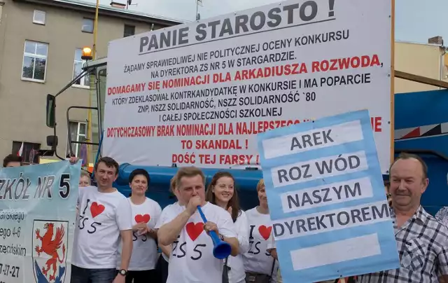 Rada pedagogiczna ZS 5 zorganizowała pikietę poparcia dla kandydatury Arkadiusza Rozwoda. Nie został on jednak dyrektorem