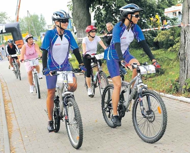 Maraton rowerowy odbywa się latem. Uczestnicy objeżdżają Miedwie. Start i meta są na promenadzie w Morzyczynie.