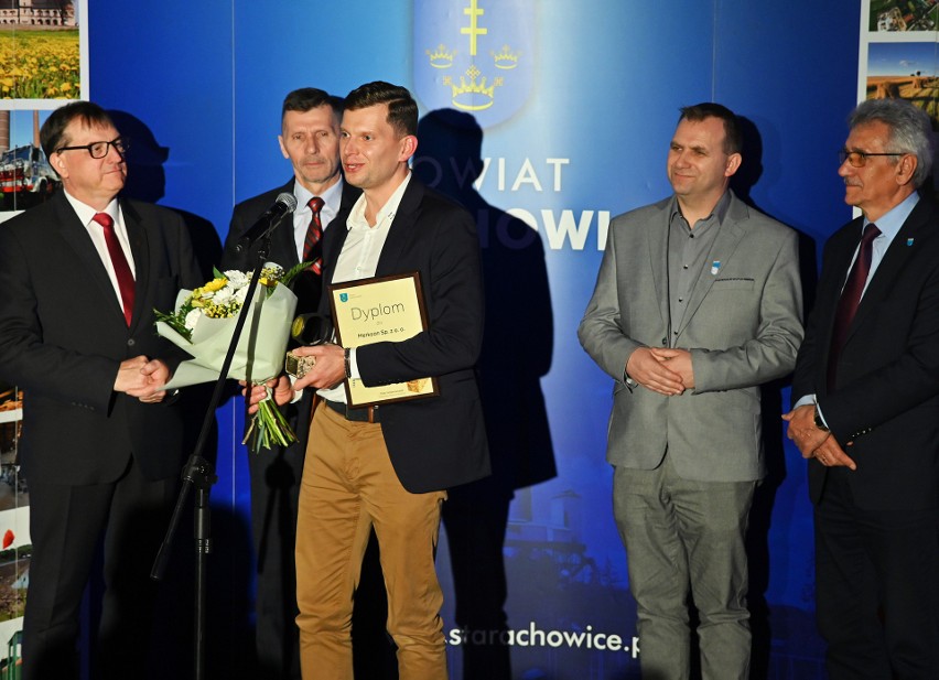 Przyznano Nagrody Gospodarcze Starosty Starachowickiego „Żelazne Pierścienie”. Kto został uhonorowany? Zobacz zdjęcia