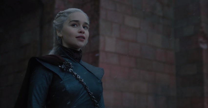 "Gra o tron". Emilia Clarke szczerze o wątku Daenerys. Padły mocne słowa: Gdzie miałaby iść do k***y nędzy?