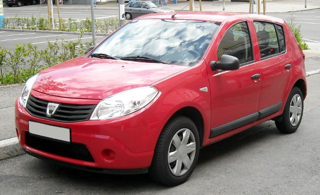 Dacia Sandero jest modelem, który można kupić w przedziale cenowym 43 500 - 67 900 PLN. Prędkość maksymalna, jaką osiąga to 158 - 183 km/h.