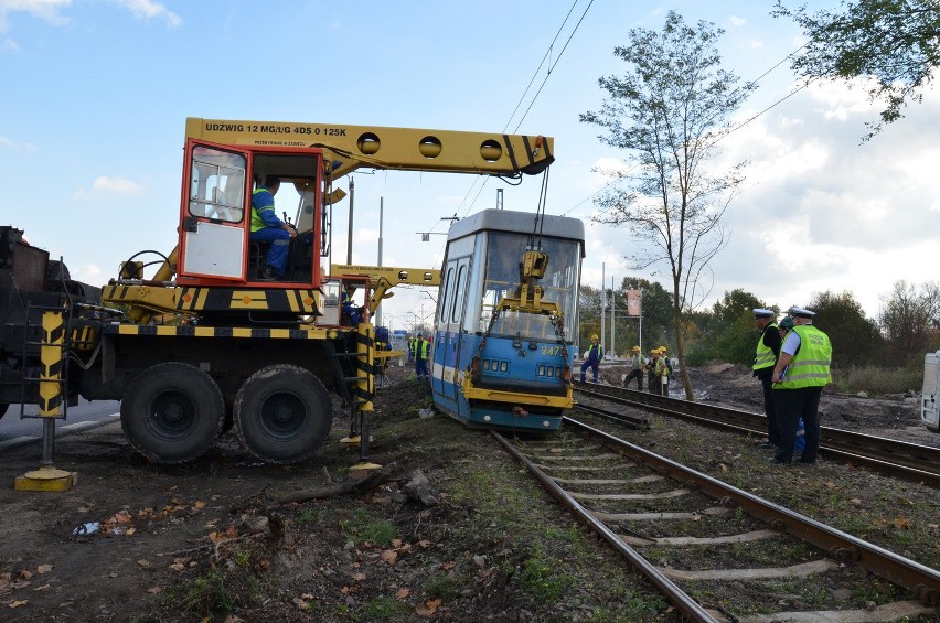 Leśnica bez tramwajów. Torowisko na Kosmonautów było zamknięte [ZDJĘCIA]