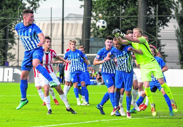 Hubert Sobol (z lewej) gra zespole juniorów, ale trenuje już z pierwszą drużyną Lecha Poznań