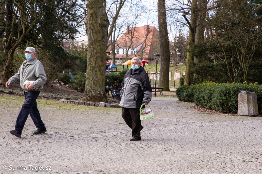 Pokarmy poświęcone w Stargardzie. W środku i na zewnątrz kościołów. ZDJĘCIA