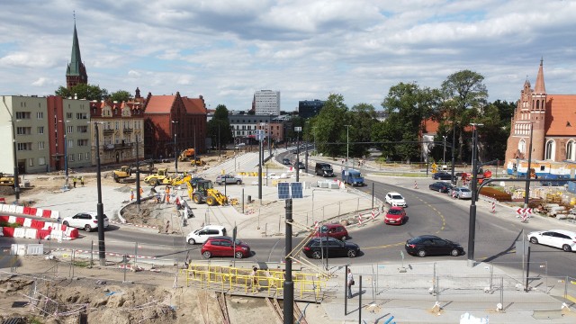 Od półtora roku trwa rozbudowa ulicy Kujawskiej, która jest największą inwestycją realizowaną obecnie w Bydgoszczy. Zobaczcie najnowsze zdjęcia z największego placu budowy w naszym mieście!