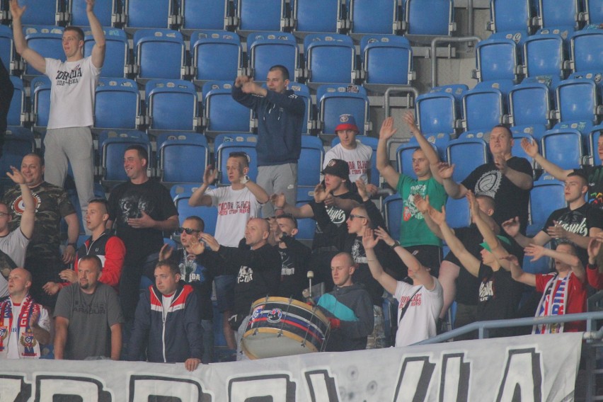 Lech Poznań - Górnik Zabrze 2:4. Torcida szaleje ze szczęścia na trybunach w Poznaniu. Lech rozbity ZDJĘCIA KIBICÓW 